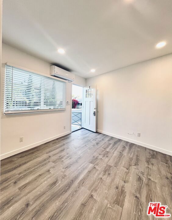 421 E Chevy Chase Drive, Glendale CA: https://media.crmls.org/mediaz/5b832e70-a795-47c2-b393-00e7ea6295e5.jpg