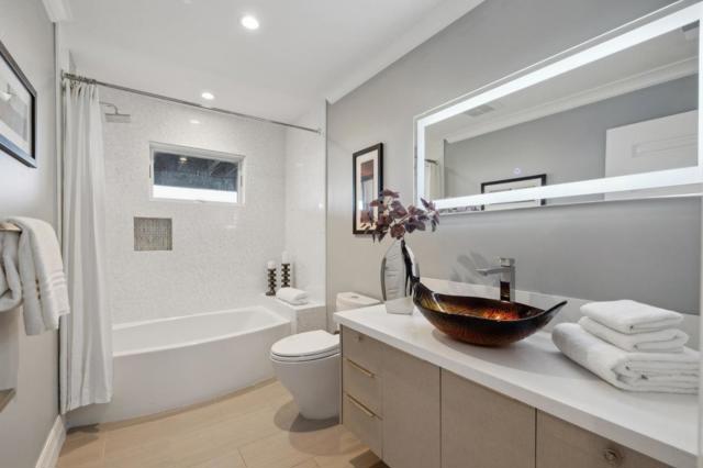560 California Way, Woodside CA: https://media.crmls.org/mediaz/5b833423-f282-44ba-97a8-cdea7baedb27.jpg