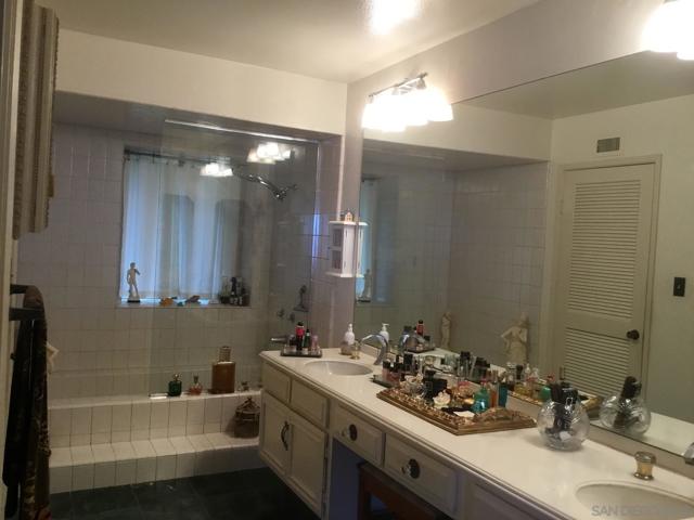 6645 Caminito Scioto, La Jolla CA: https://media.crmls.org/mediaz/5b833746-2659-4d1d-99de-746671754e86.jpg