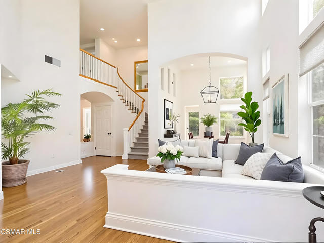 1034 Lambourne Place, Oak Park CA: https://media.crmls.org/mediaz/5b847600-1439-4ba2-b3b3-d20cb787b994.jpg