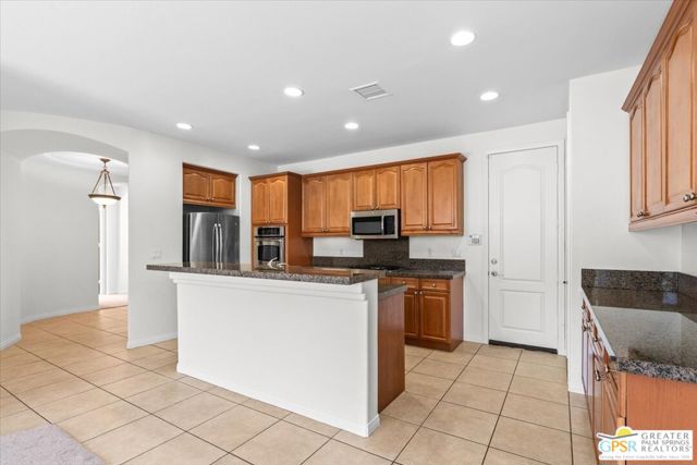 31505 Calle Amigos, Cathedral City CA: https://media.crmls.org/mediaz/5b8488f3-9eb4-4da4-8b32-605e57b4fea8.jpg