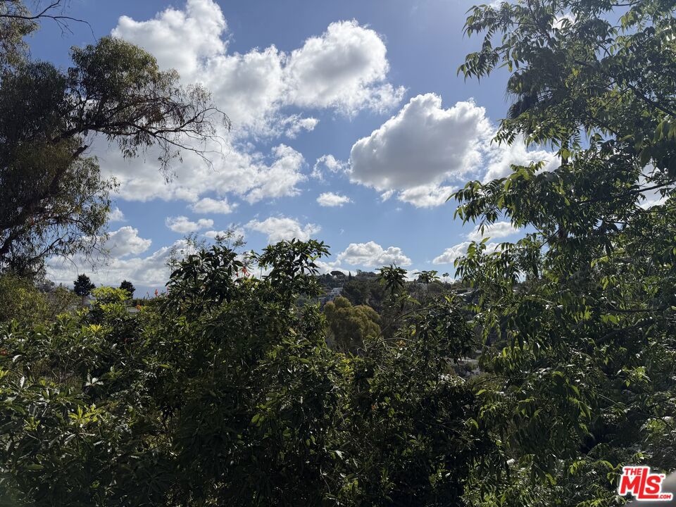 https://media.crmls.org/mediaz/5b850b2e-996e-48d2-896a-6b4930e8cbe0.jpg?preset=X-Large