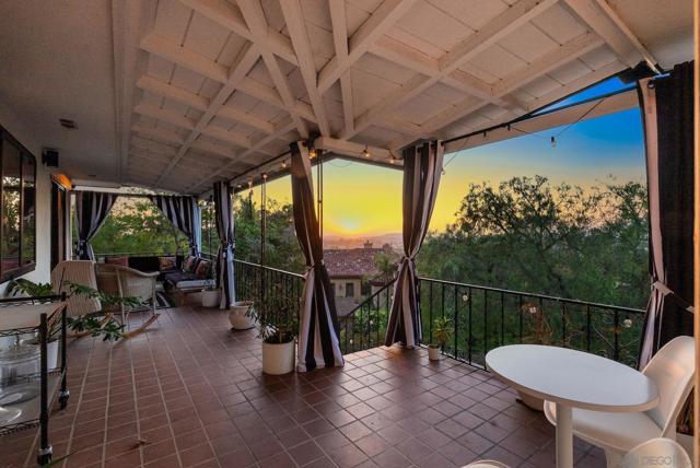 9586 Alto Dr, La Mesa CA: https://media.crmls.org/mediaz/5b86119b-3f0a-4187-9c7a-305cf3708980.jpg