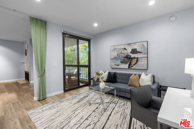 Den(3rd room)