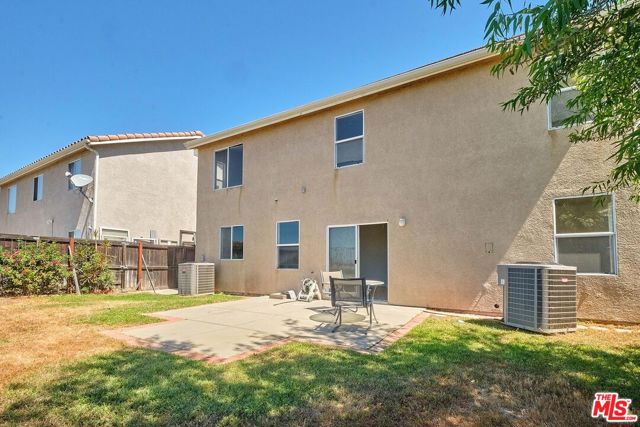 12512 Valley Vista Way, Sylmar CA: https://media.crmls.org/mediaz/5b86831f-1d62-4dd0-b93d-581f69061ff0.jpg