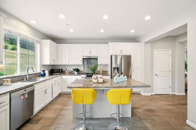 26540 Hayward Boulevard, Hayward CA: https://media.crmls.org/mediaz/5b874e9a-c933-40cd-8661-4fdb99e059c1.jpg