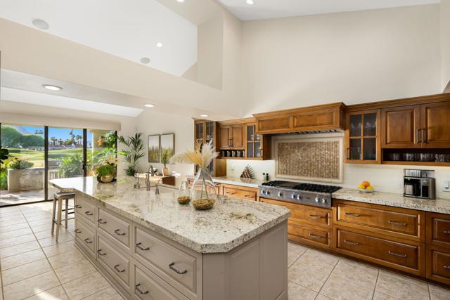 55197 Southern, La Quinta CA: https://media.crmls.org/mediaz/5b8790ba-43dd-4d1f-b450-2bc3d9ac1797.jpg