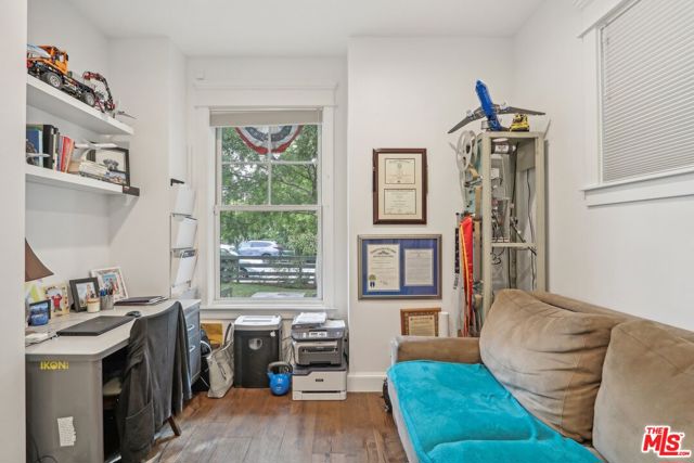 3143 Shelby Drive, Los Angeles CA: https://media.crmls.org/mediaz/5b88795b-a4da-4176-ae30-a5b9ff0f2d51.jpg