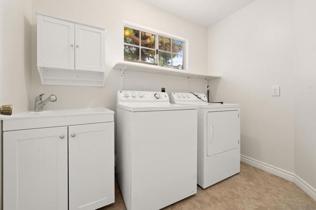 2104 Diamond St, San Diego CA: https://media.crmls.org/mediaz/5b88e2e6-d536-4343-8d3b-289f68a6774b.jpg