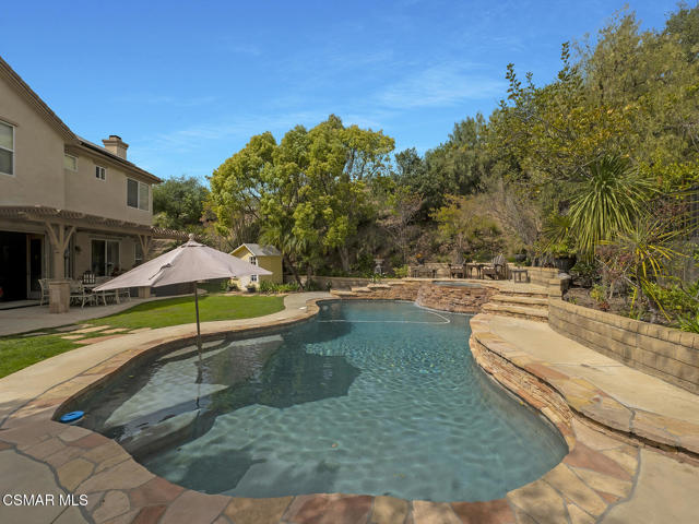 331 Briar Bluff Circle, Thousand Oaks CA: https://media.crmls.org/mediaz/5b89d7c4-cfe1-4b43-a4db-465039a8ee7b.jpg