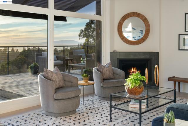 6801 ARMOUR DRIVE, Oakland CA: https://media.crmls.org/mediaz/5b8a0e3e-5f43-4c3c-9bb9-d8f82585d0de.jpg