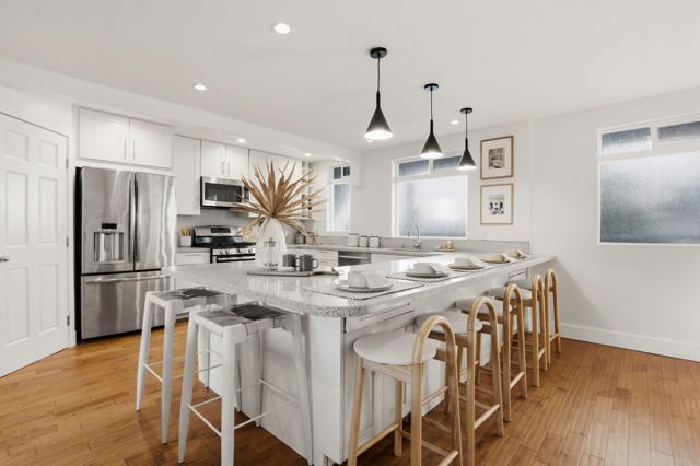 Detail Gallery Image 6 of 14 For 5027 Santa Monica Ave #B,  San Diego,  CA 92107 - 3 Beds | 2/1 Baths