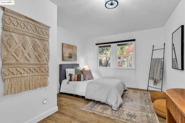 6141 Merriewood Dr, Oakland CA: https://media.crmls.org/mediaz/5b8a4a7f-73b8-441b-9077-70bf8ce18389.jpg