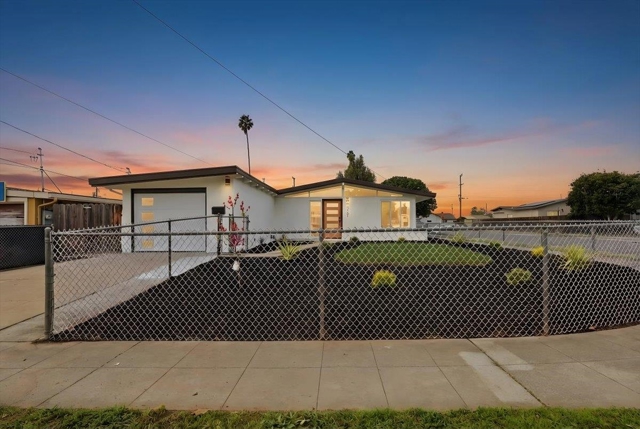 27707 La Porte Ave, Hayward CA: https://media.crmls.org/mediaz/5b8abcaa-5fda-466f-bf01-a9b7e4915856.jpg