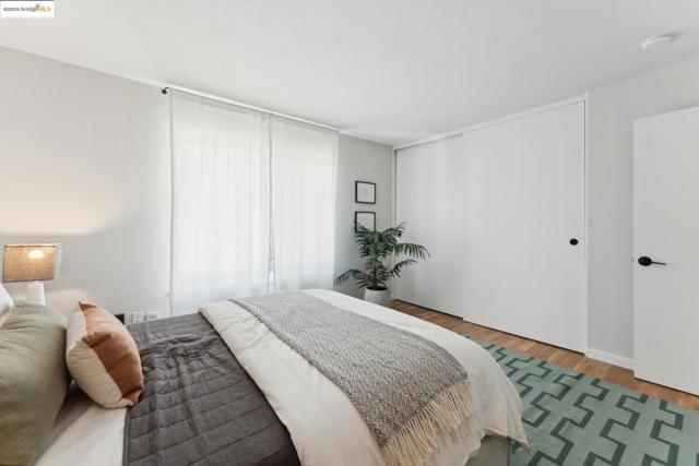 424 Staten Ave, Oakland CA: https://media.crmls.org/mediaz/5b8b51e0-ba8f-4517-9571-1118c89db935.jpg