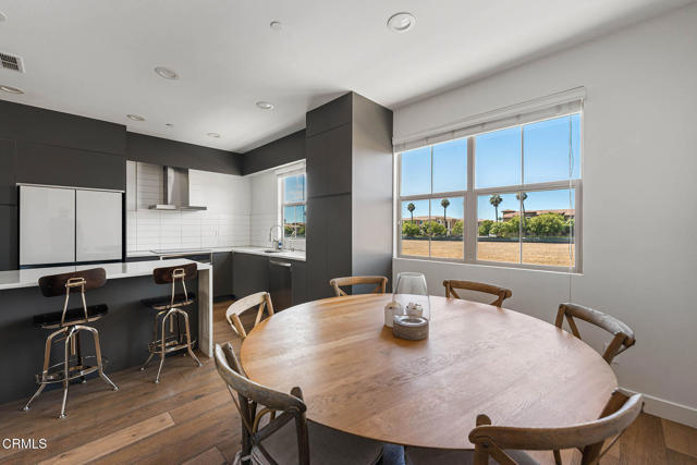 167 Westpark Court, Camarillo CA: https://media.crmls.org/mediaz/5b8b5f3e-8e51-4caf-96fa-1aed491d18a7.jpg