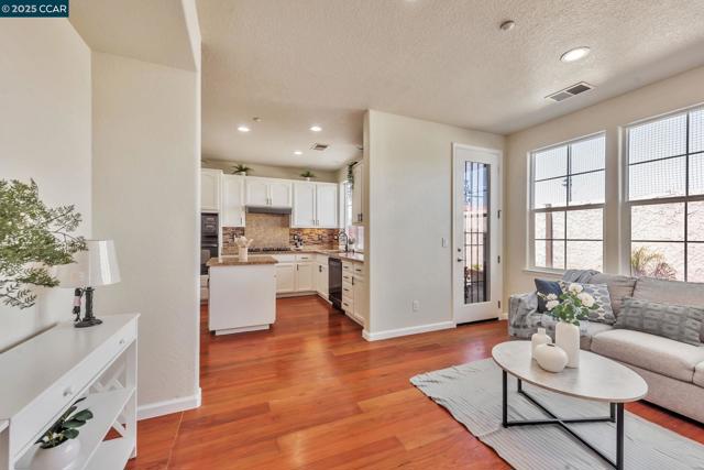 237 Dutra Vernaci Dr, Union City CA: https://media.crmls.org/mediaz/5b8bfcdf-eb35-4f49-a800-3db39abe3c6c.jpg