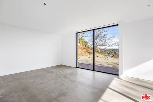 1448 STRADELLA Road, Los Angeles CA: https://media.crmls.org/mediaz/5b8c41c2-1d74-42b4-b713-556dcdcd14cd.jpg