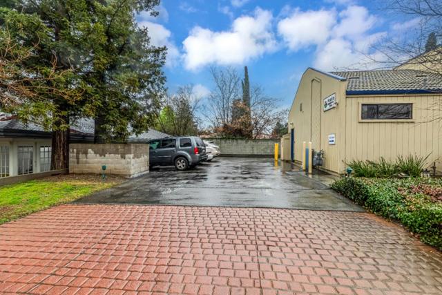 10012 N Foothill Boulevard, Cupertino CA: https://media.crmls.org/mediaz/5b8caa78-4753-442c-a96a-2e126a894bb3.jpg