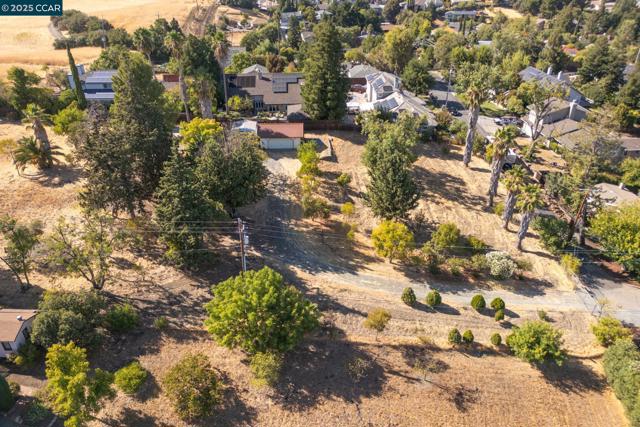 1051 Tilley Cir, Concord CA: https://media.crmls.org/mediaz/5b8cec4b-e1e4-436b-99fd-13c092d9b76f.jpg