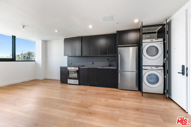 3688 Overland Avenue, Los Angeles CA: https://media.crmls.org/mediaz/5b8cf908-dd3d-4038-8ef7-7f6517b1da31.jpg