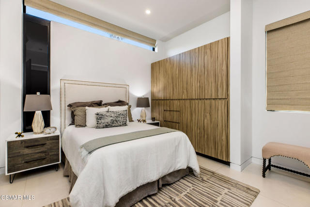 829 Flower Avenue, Venice CA: https://media.crmls.org/mediaz/5b8d1c87-9b64-473b-8f25-521d6e425c98.jpg