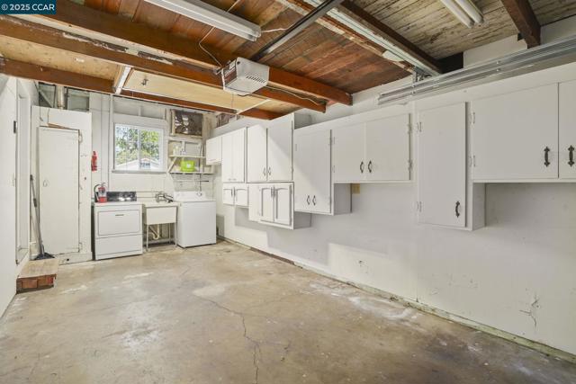 1551 Orange Street, Concord CA: https://media.crmls.org/mediaz/5b8dc26e-5b98-4650-80d7-fb10766fff4d.jpg