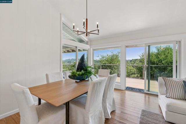 3803 Quail Ridge Road, Lafayette CA: https://media.crmls.org/mediaz/5b8e5f94-821f-406f-a05d-053a76ca2291.jpg