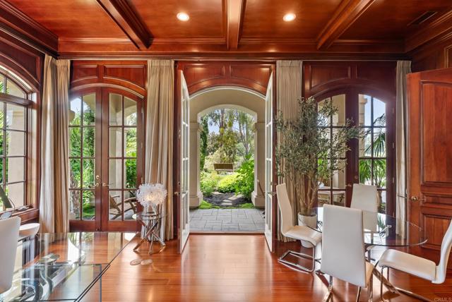 6369 Clubhouse Drive, Rancho Santa Fe CA: https://media.crmls.org/mediaz/5b8e60bd-b88e-4f26-a693-14ba4ef34821.jpg