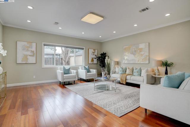 Image 3 of 43 For 39143 Donner Way