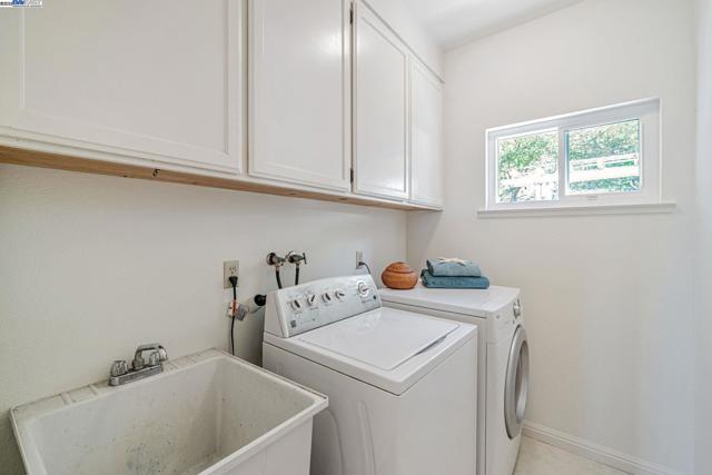 7840 Creekside Dr, Dublin CA: https://media.crmls.org/mediaz/5b8ebc50-5a85-476f-9c1a-a964fd924b81.jpg