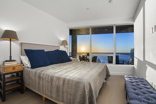888 W E Street, San Diego CA: https://media.crmls.org/mediaz/5b8ede44-d3dd-4bcc-b724-8520999bc44d.jpg