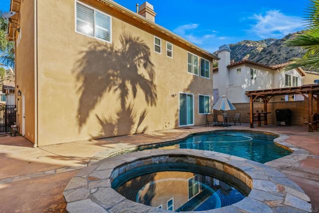 22 Silver Forest Court, Azusa CA: https://media.crmls.org/mediaz/5b8eea16-0126-4864-83c7-22f74a06ba04.jpg