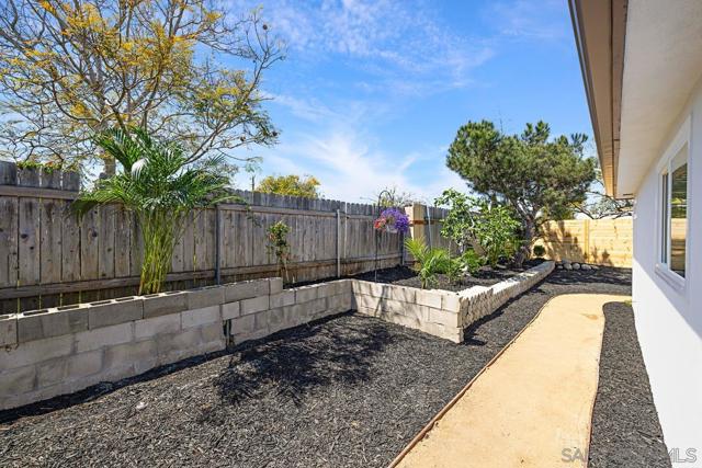 4822 Kesling Court, San Diego CA: https://media.crmls.org/mediaz/5b8fd4e8-8830-43a6-89ed-bbe7e156e2fe.jpg