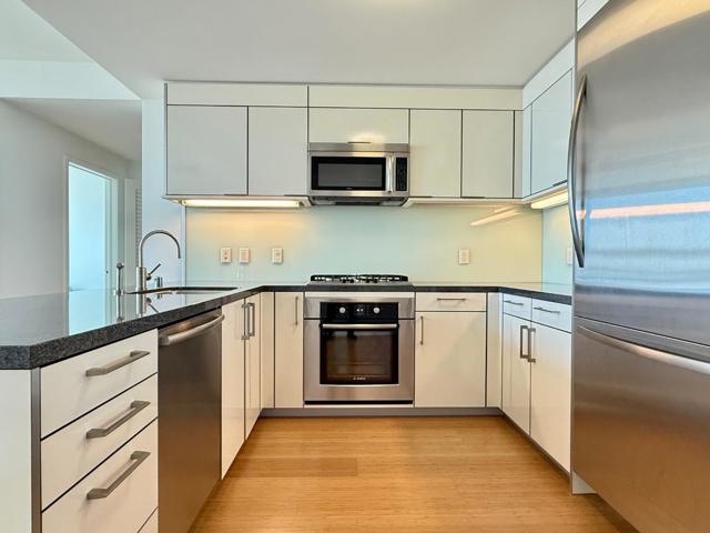 338 Spear Street, San Francisco CA: https://media.crmls.org/mediaz/5b90dd16-576e-4695-8d10-770254d26f16.jpg