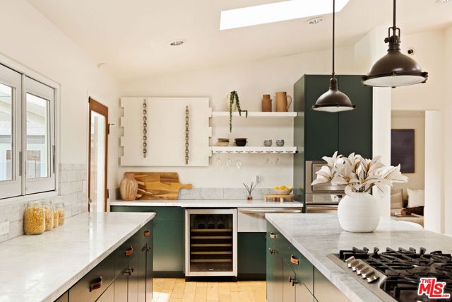 3019 Surry Street, Los Angeles CA: https://media.crmls.org/mediaz/5b91562f-491a-4b04-92bc-016fb6250f1a.jpg