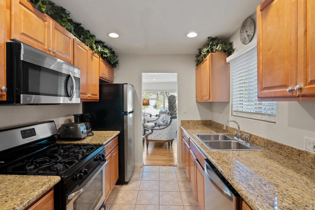 647 Loring - photo 6
