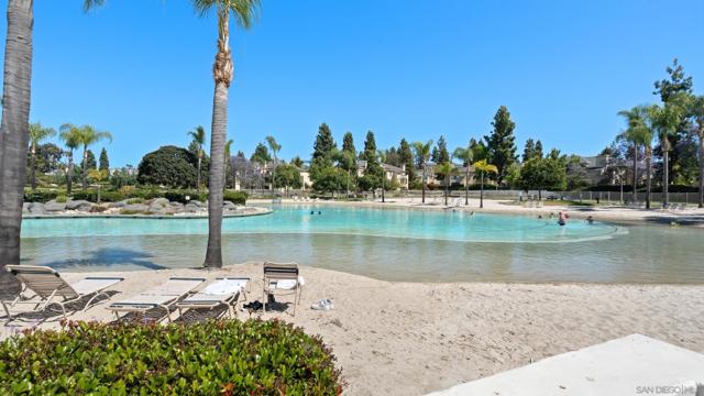 725 Brookstone Road, Chula Vista CA: https://media.crmls.org/mediaz/5b925867-416d-4064-9b0b-8e5098aec80b.jpg