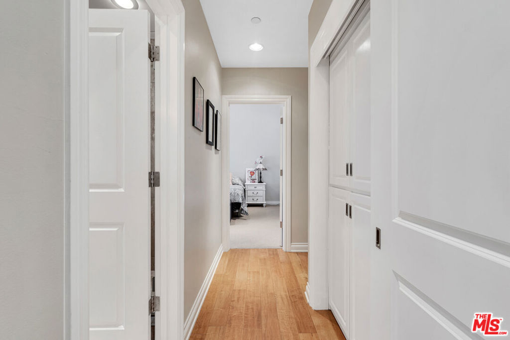 3733 Willowcrest AvenueStudio City img 23