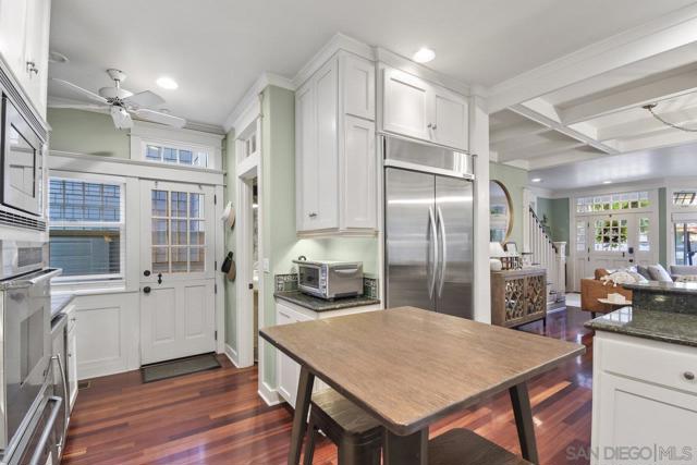 744 G Ave, Coronado CA: https://media.crmls.org/mediaz/5b92dde1-4050-4af7-ad27-b206d5704e25.jpg