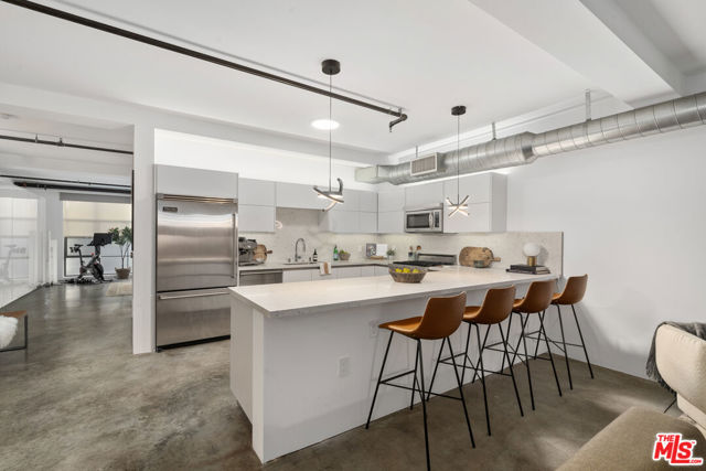 1046 Princeton Drive, Marina del Rey CA: https://media.crmls.org/mediaz/5b92f09a-bef9-4aa9-9d93-76e20b9dafd2.jpg