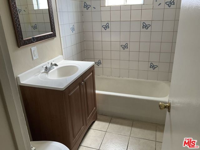 586 San Francisco Avenue, Pomona CA: https://media.crmls.org/mediaz/5b92fc88-9ff2-4430-b795-ae70317e074c.jpg