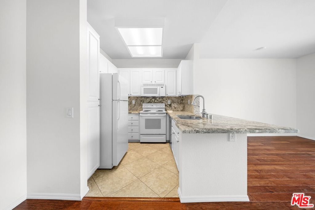 2150 Camino De La Reina - photo 4