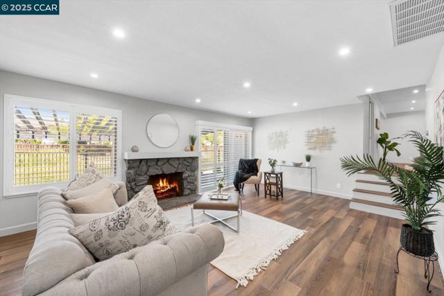 110 Santa Rosa Pl, San Ramon CA: https://media.crmls.org/mediaz/5b93dfa9-53a8-4686-b0e3-7986716abb51.jpg