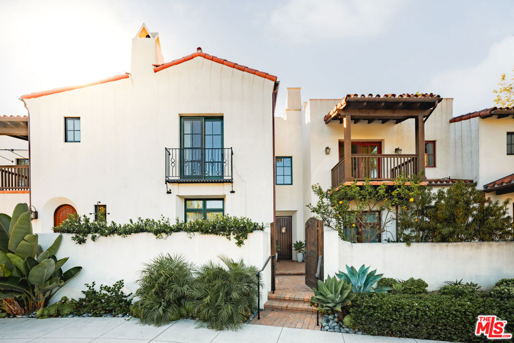 124 W Yanonali Street