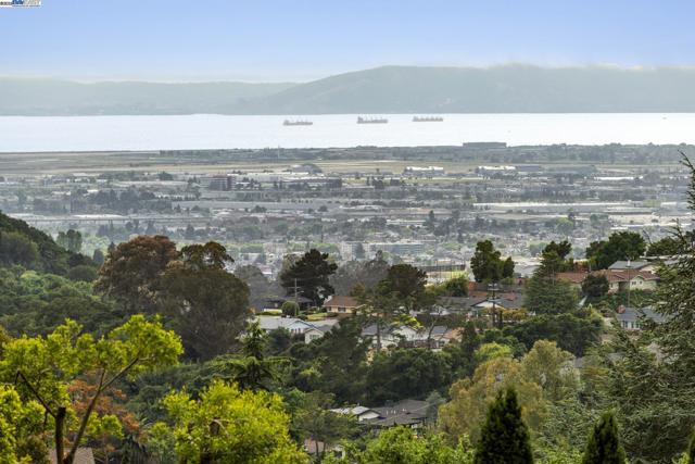 441 FOX HILLS COURT, Oakland CA: https://media.crmls.org/mediaz/5b945037-66c7-4ba2-8b73-efcd71a4dee8.jpg