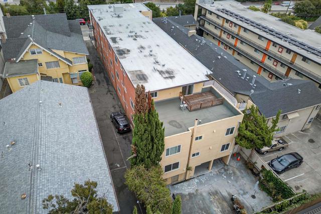 273 MacArthur Blvd, Oakland CA: https://media.crmls.org/mediaz/5b948e93-7170-4adf-b8c1-ecbd4136dd62.jpg