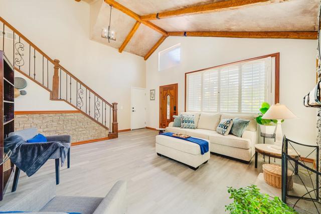 6433 La Paloma Street, Carlsbad CA: https://media.crmls.org/mediaz/5b94e277-7fdc-4cfd-8993-8c27e81dbded.jpg