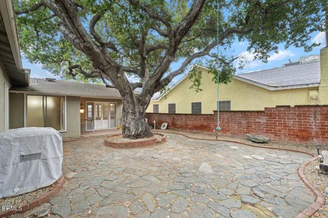 2009 Sierra Place, Glendale CA: https://media.crmls.org/mediaz/5b94f5bc-e5d9-4a13-9dc6-8018969ba8e4.jpg