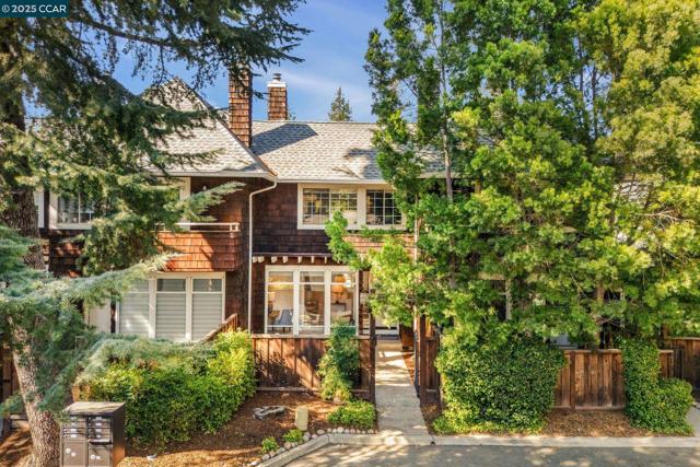 1354 Walden Rd, Walnut Creek CA: https://media.crmls.org/mediaz/5b9579e6-3fc9-494b-b5dd-f556a879348a.jpg
